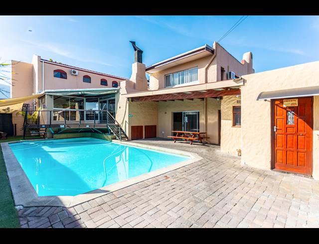 1,600M² GUESTHOUSE FOR SALE IN PANORAMA